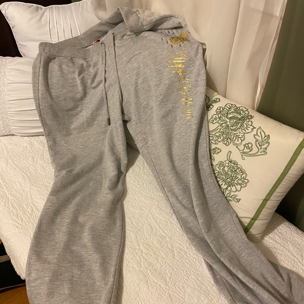 Women’s sweatpants. Gray. Apple bottoms.